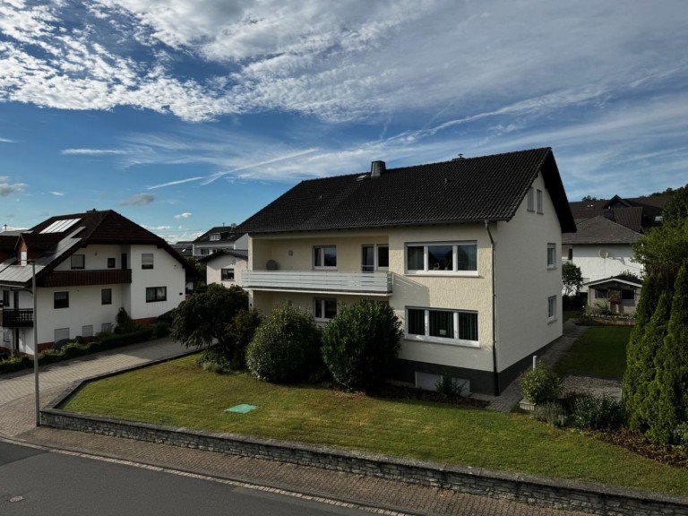  Hadamar-OT Zweifamilienhaus Tolles Zweifamilienhaus in ruhiger Wohnlage von Hadamar-Oberzeuzheim