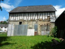  Ehemaliger Bauernhof in Randlage mit Scheune